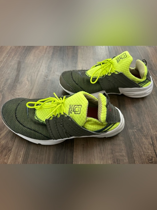 Athletic_Shoes